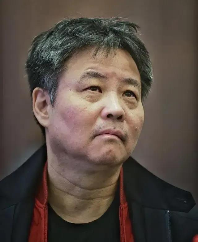 余华说：“精神内耗，说白了就是自己心里的戏太多了。言未出，结局已演千百遍；