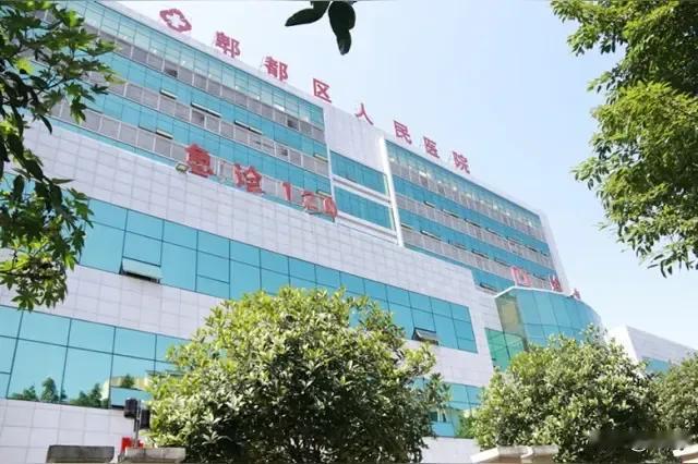 成都一医院招聘工作人员，结果因报名人数太少无需专业考试直接面试，啥情况？2026