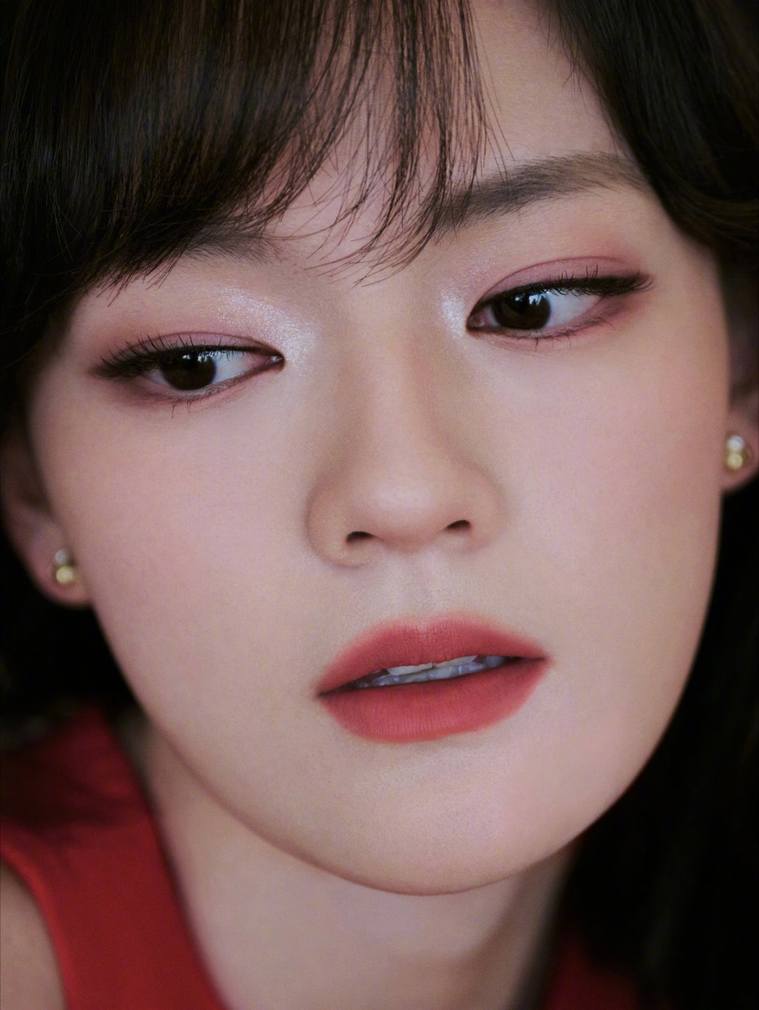 摄影师是多喜欢文淇的眼睛摄影师的心头好实锤了！文淇真的没有不好看的义务！冷脸疏