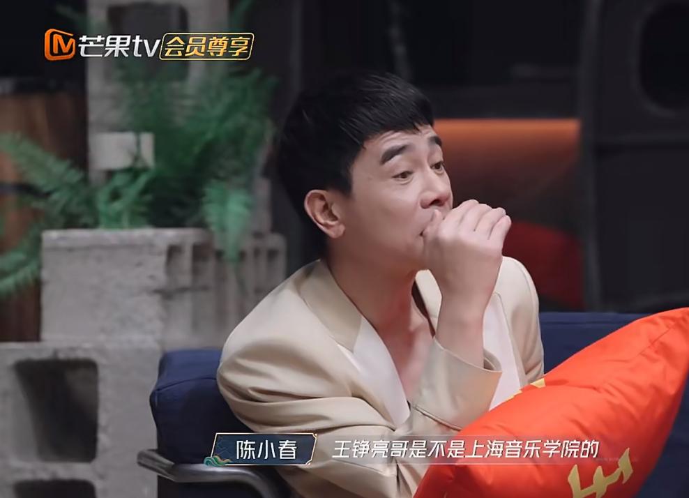 大湾区哥哥说王铮亮像是阮兆祥。哈哈哈，在披哥的舞台上，王铮亮的爆梗引得哥哥们爆