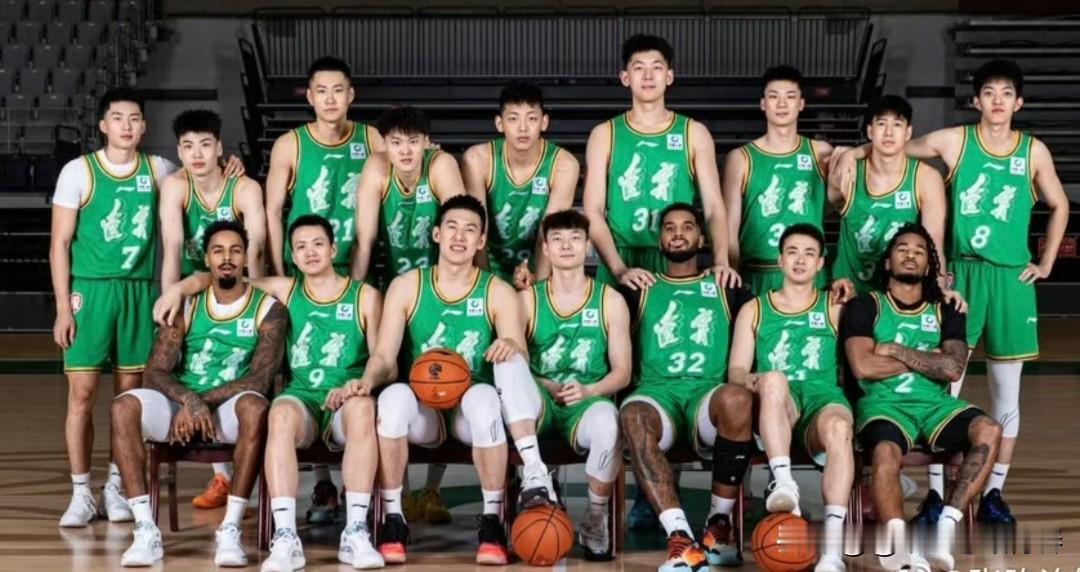段睿骐:措手不及！近日，辽宁男篮拍摄2026-2027赛季定妆照与全队大合影