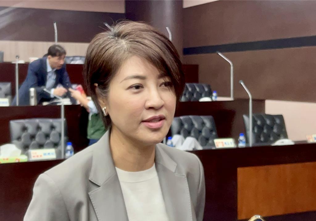 南投县议会16日召开临时会，会后县长许淑华受访透露，副秘书长将从县府内升任，待明