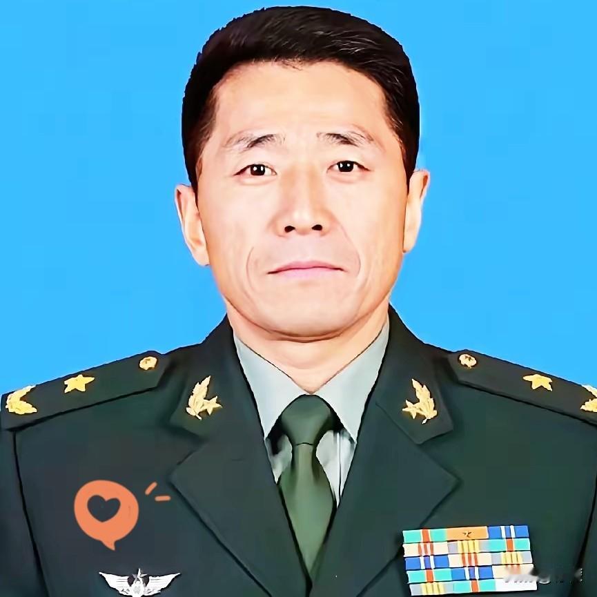当兵的人，几乎都认识他；没当兵的，也听过他的传奇。从普通士兵到共和国少将，他