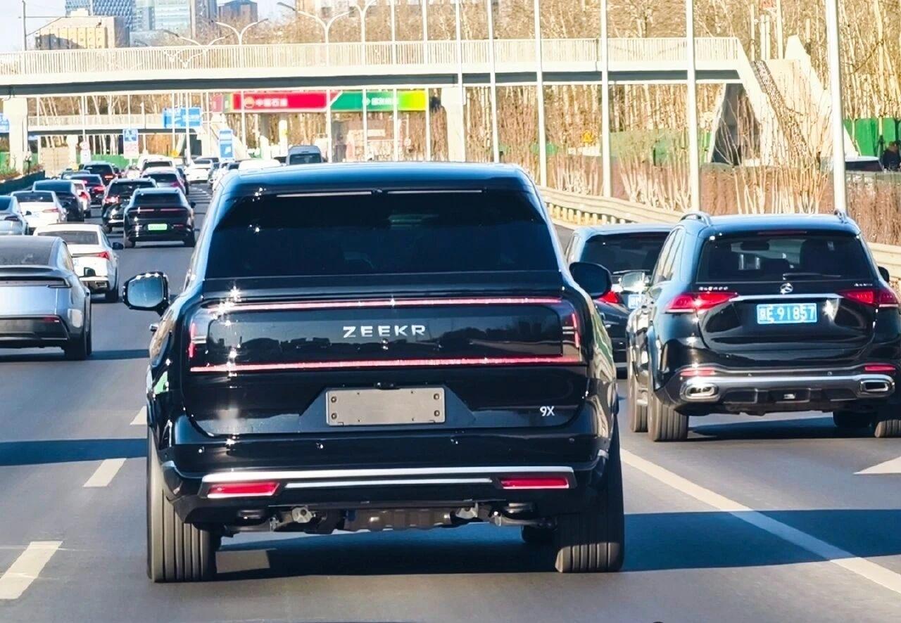 原来旗舰SUV可以这么秀，到底藏着啥秘密？感受极氪9X，高原到东北极寒，这台吉利