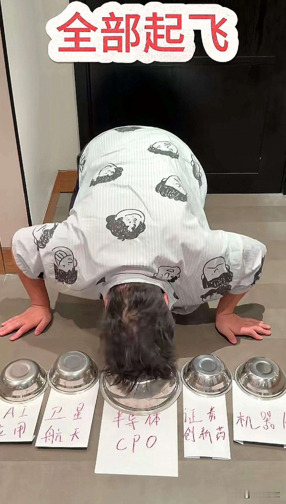 财经博主“小张小张吃饭用缸”，活该人家吃互联网这碗饭。自从周二的时候，视频给“