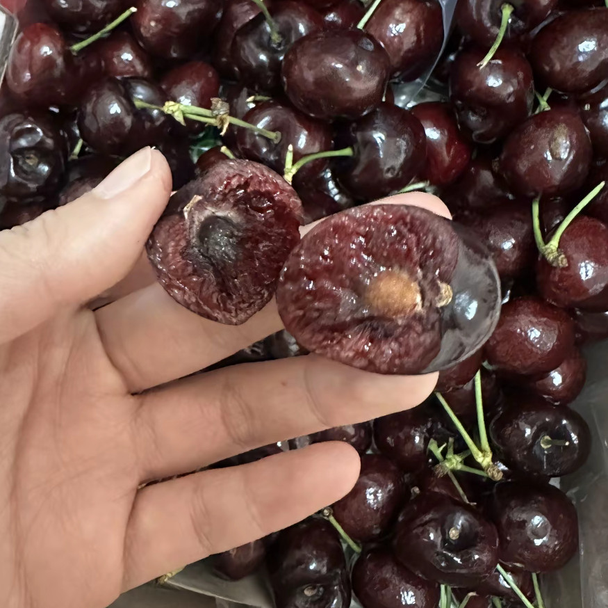 专家提醒霉变车厘子或影响生育❗️一定要警惕“空心发霉”，现在都已经二月中旬了，