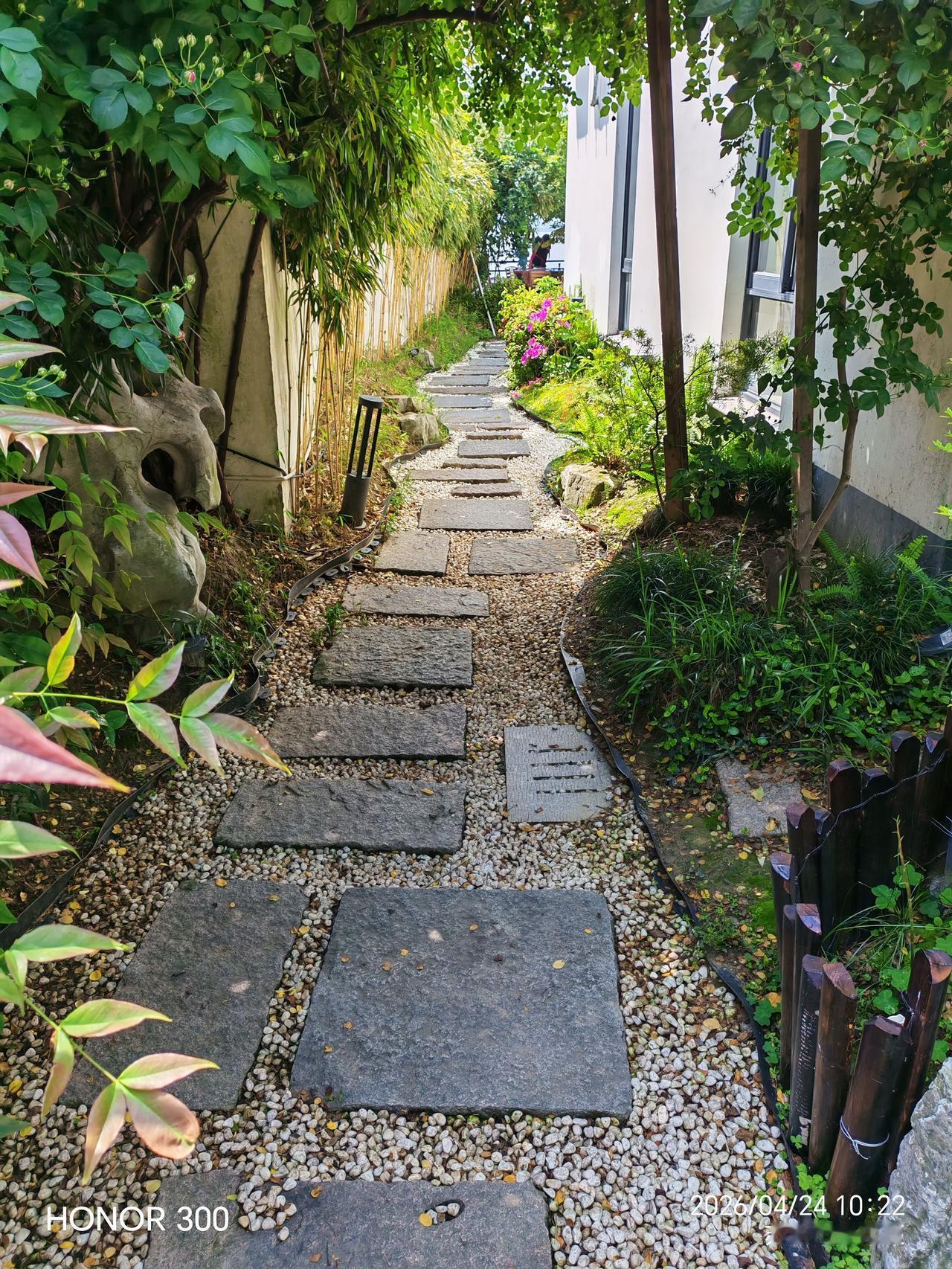 分享一下你随手拍下的照片苏州市太湖横山岛民宿，湖景房风景不错，周末度假好地方。