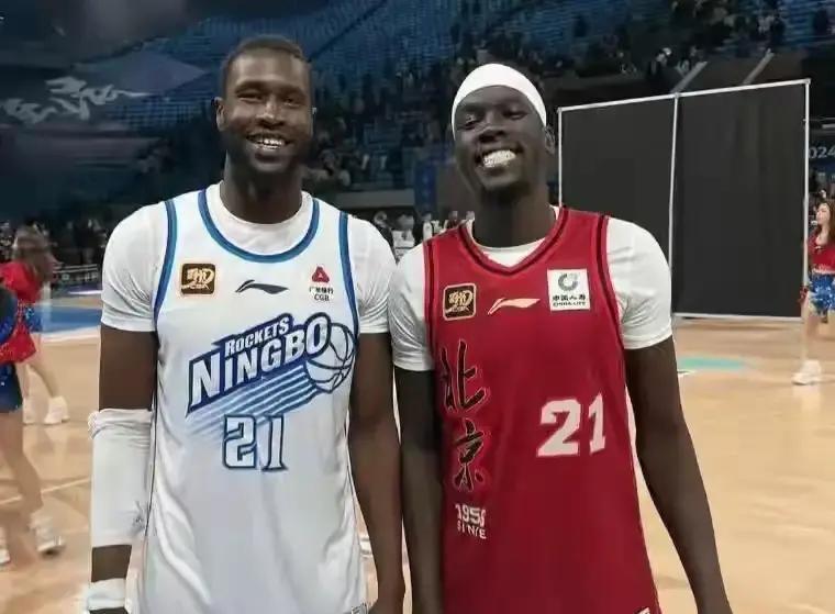 最该留的人，正在替对手砍下38分。北京首钢这个赛季的外援策略，撕开了一个职