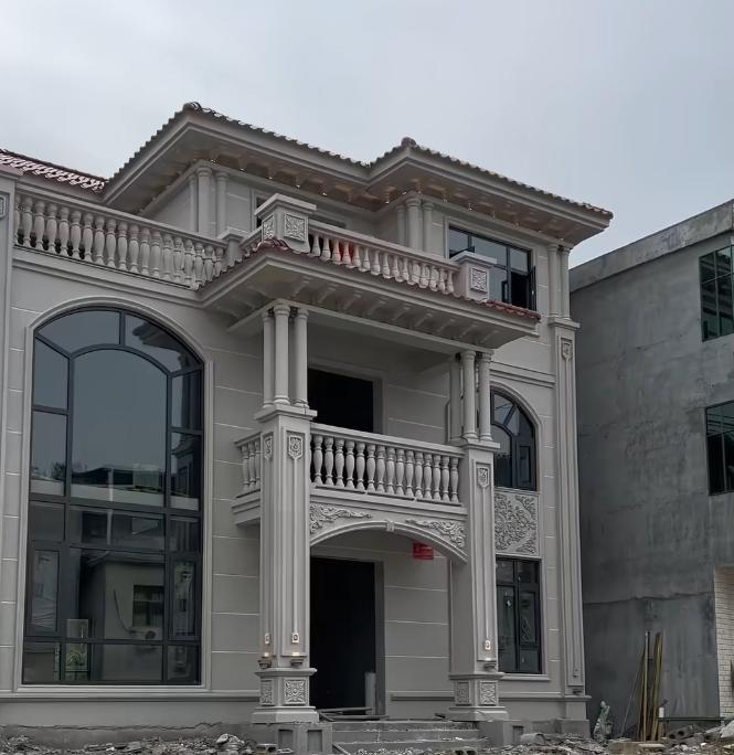 我和老公在城里打拼了十几年，手里终于攒下了一笔钱，可现在却卡在了一个天大的难题上