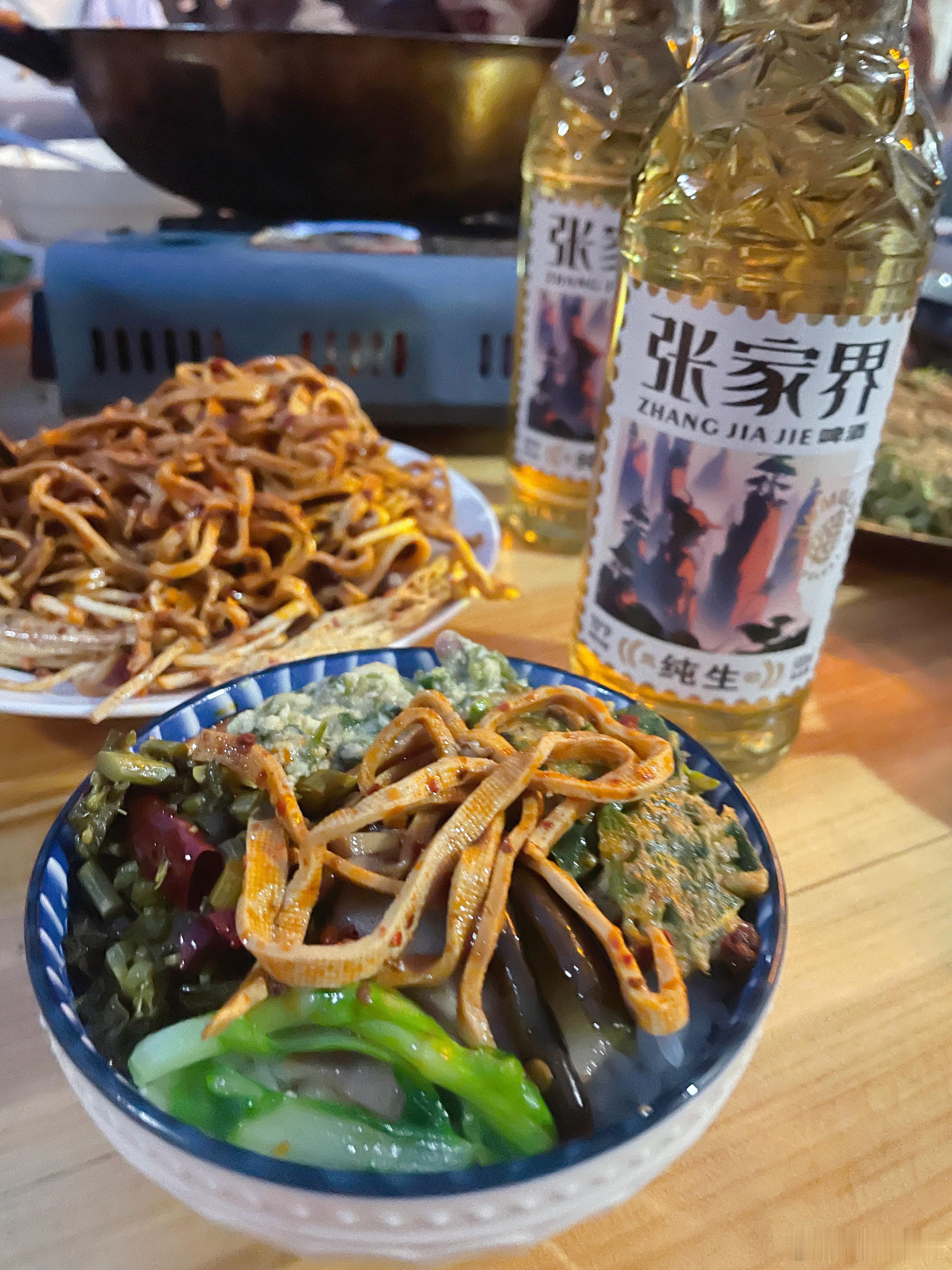 新年小聚碰出轻松好运家乡年味大赏春日限定张家界南山南舍千竹堂民宿，蕨菜腊肉喷香