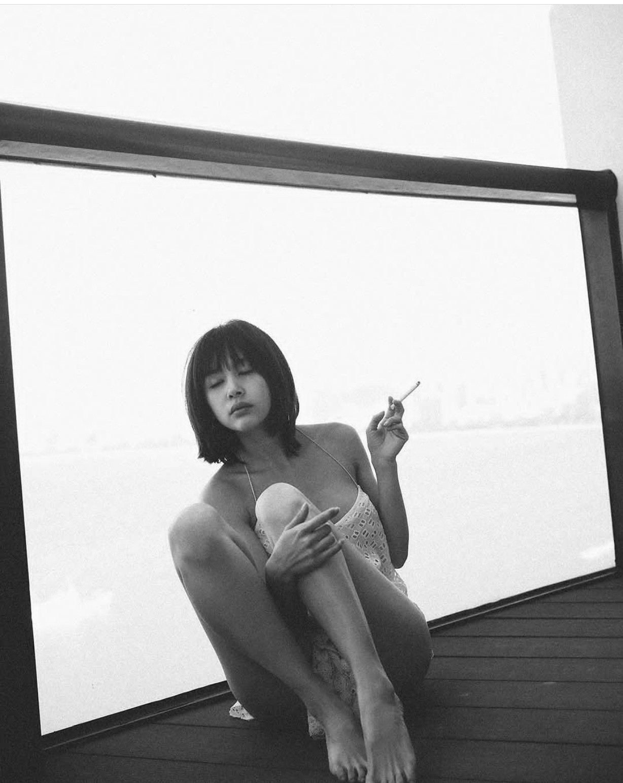 王子文黑白色调