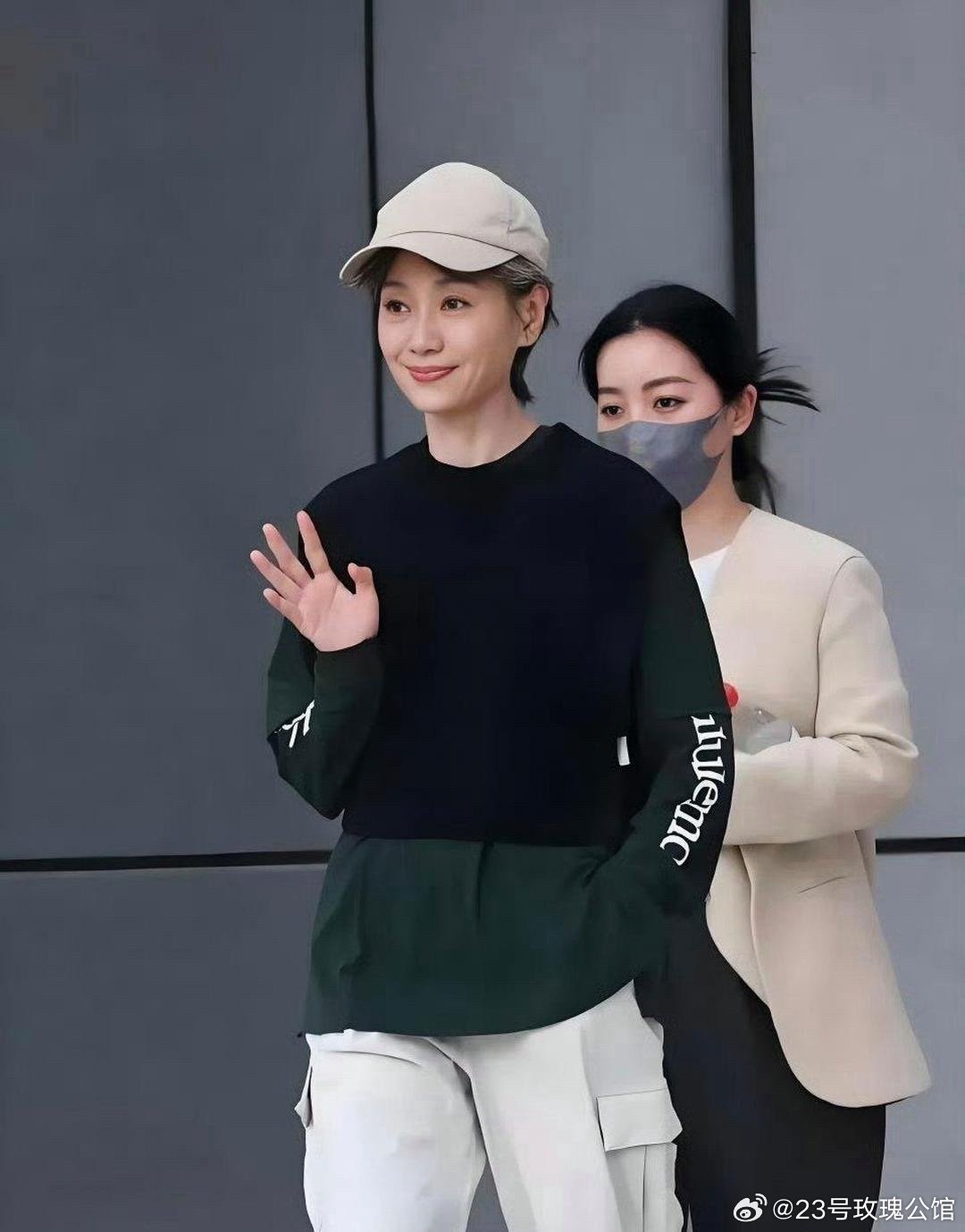 许仙成精了，63岁的叶童这状态绝了，这穿衣打扮神态举止，说是23都有人信