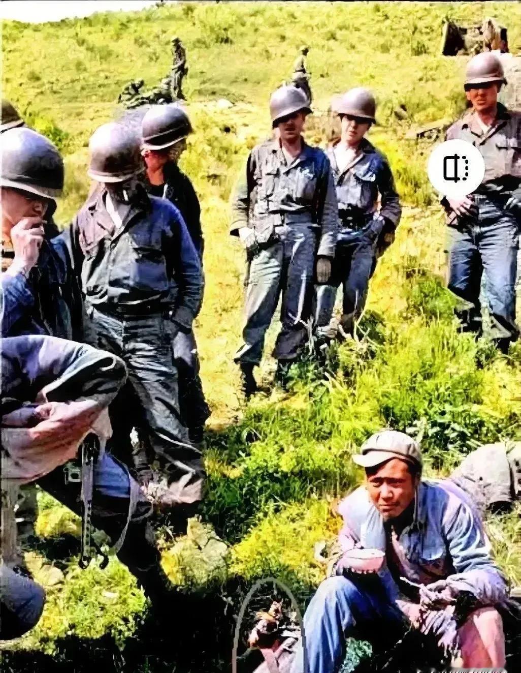50年代，发生在朝鲜战场的一幕，看着让人揪心。上世纪50年代初，朝鲜那边打起