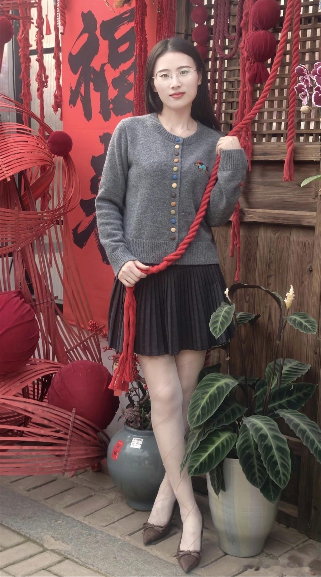 红绳系情缘福字映笑颜