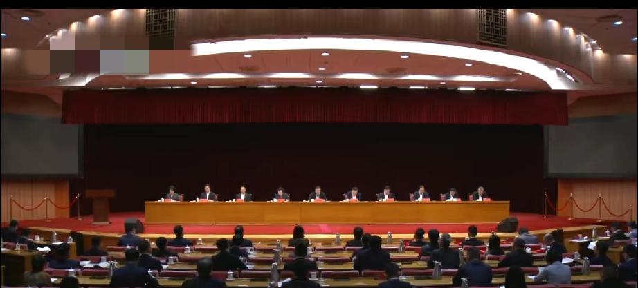 近日，青岛市企业家大会暨优化营商环境工作会议在青岛召开，会上发布了2025青岛民