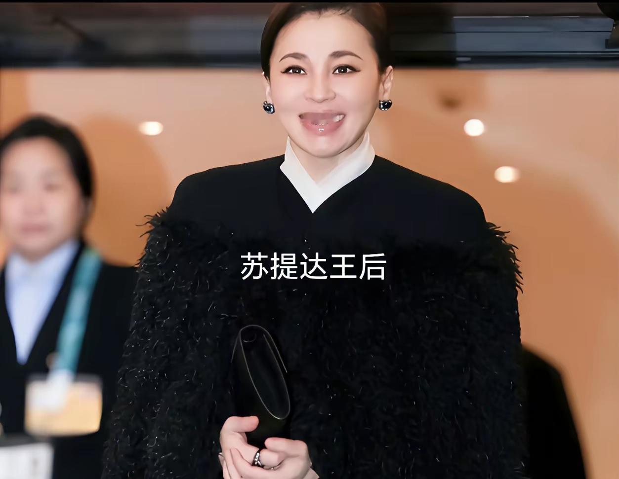 苏提达这两年的造型，提高了可不是一点点！入王室数十载的苏提达，现在算得上是“苦