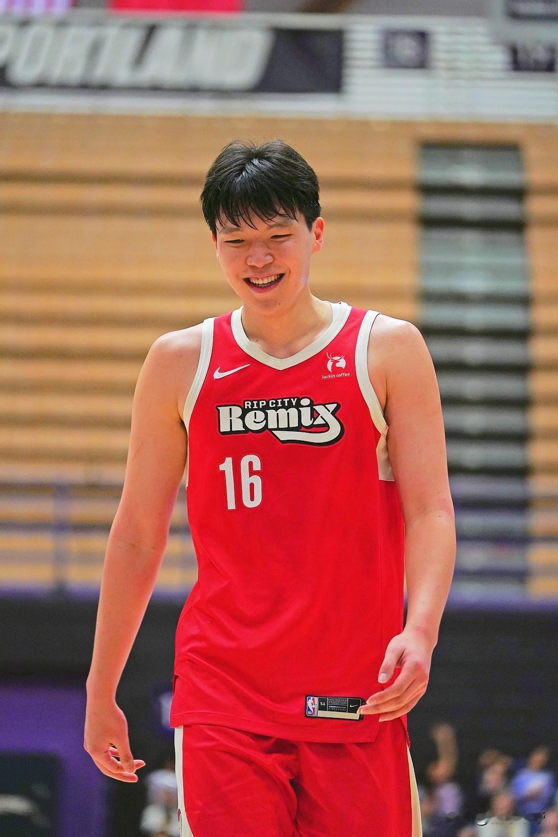 球权在手天下我有，杨瀚森在发展联盟爆砍22分7篮板!今天开拓者官方宣布把杨瀚