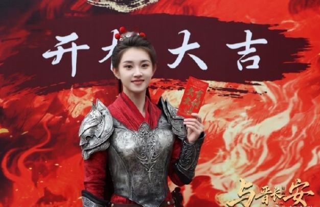 网剧《与晋长安》开机这部长剧的演员是宋轶和丞磊，最近刚播完，目前的云合集均是9