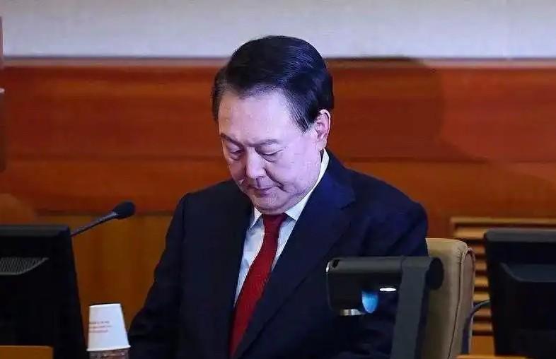 法院宣判尹锡悦了！先赔钱，判赔就紧急戒严事件而遭受精神损失的国民每人10万韩元！