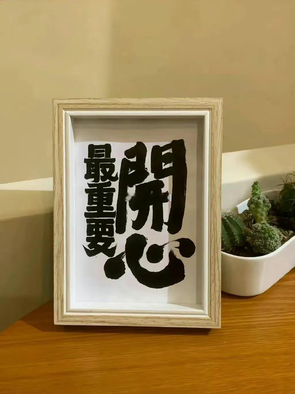 天蝎女看起来很冷淡很美艳，她们除了漂亮的外表，其实还有智慧的心灵。天蝎女很聪明，