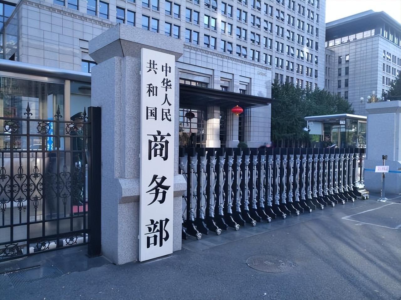 大量工厂正在集体关门，机器取代人的反噬终于来了！工厂老板们砸重金搞自动化以为能躺