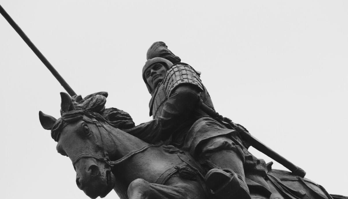 霍去病打下的四座城，汉武帝起的名，用了两千多年没换西汉初期，匈奴一直侵扰北方