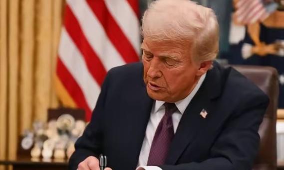 特朗普大清早发飙：出生公民权是给黑奴后代的，不是给中国人的特朗普又开炮了，这