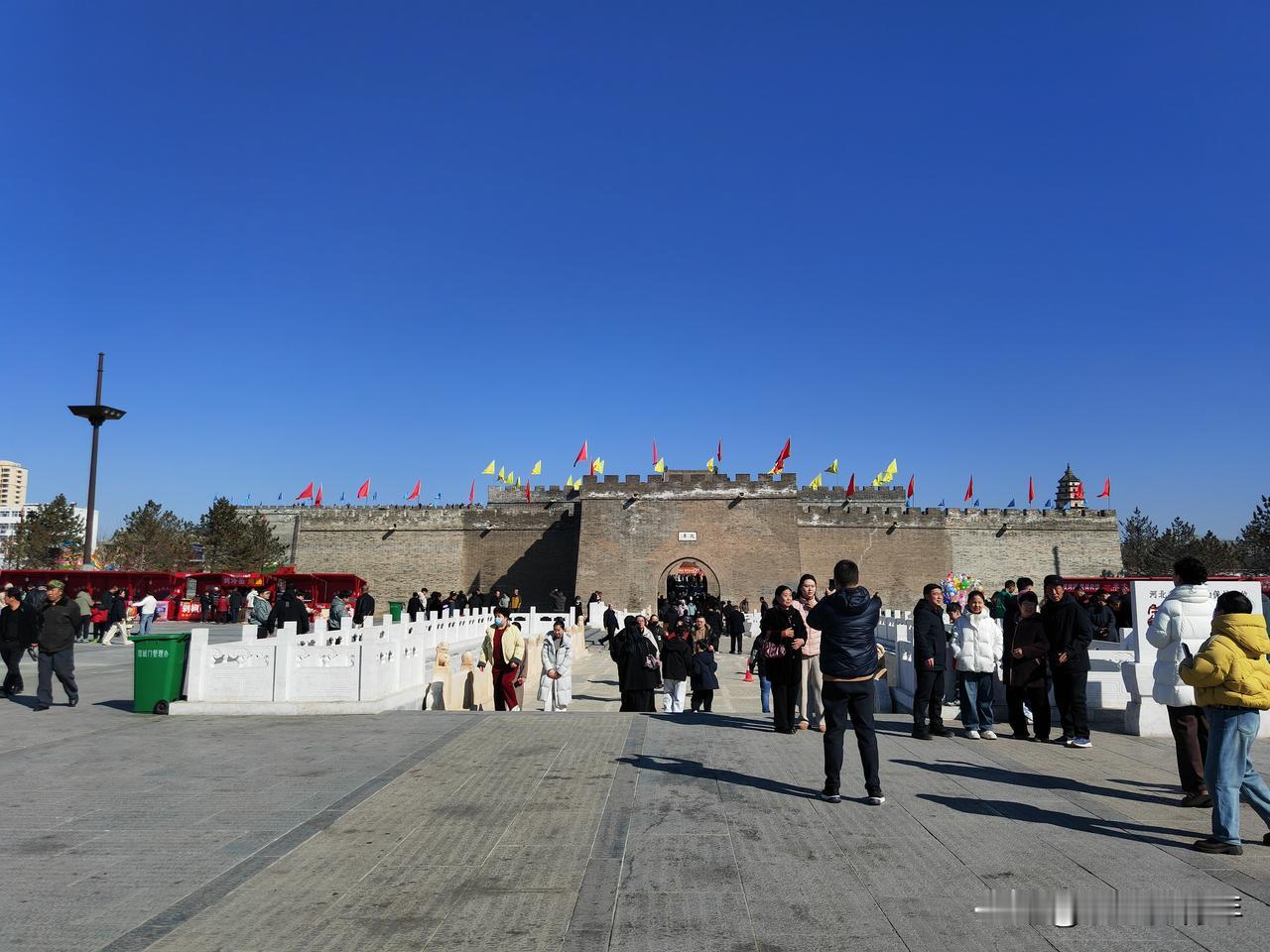 河北保定定州的南城门，三重城门，穿越古今，很是威武雄壮！