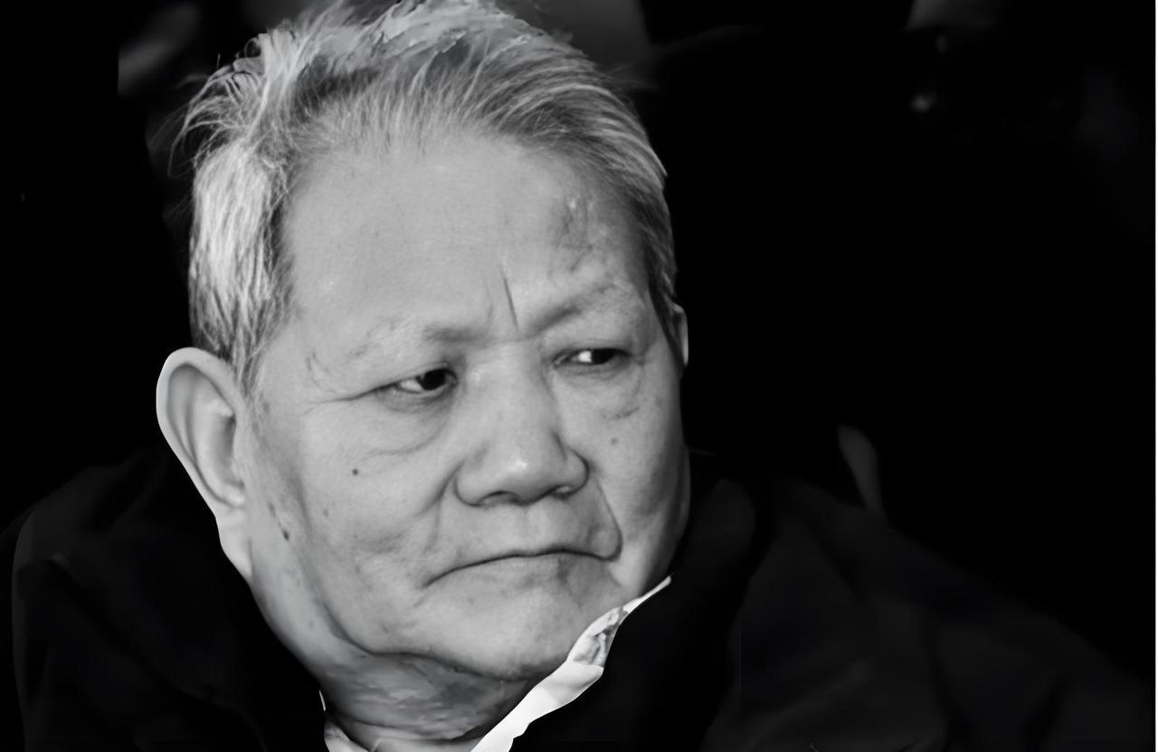 55年授衔，毛主席突然神情激动，拦住一名少将：怎么不来看看我？这位被毛主席