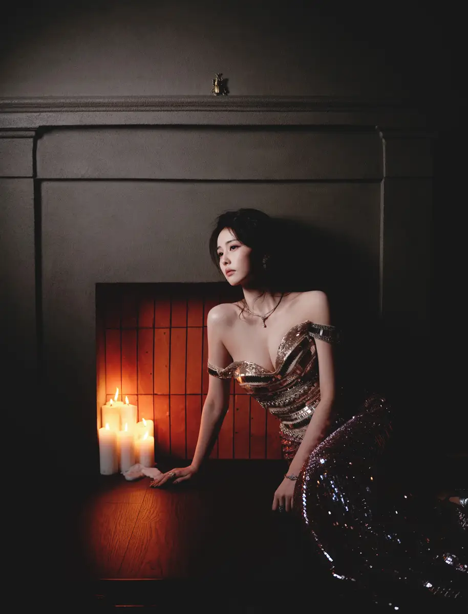 白鹿穿抹胸裙身材凹凸有致回眸一笑尽显神秘魅惑