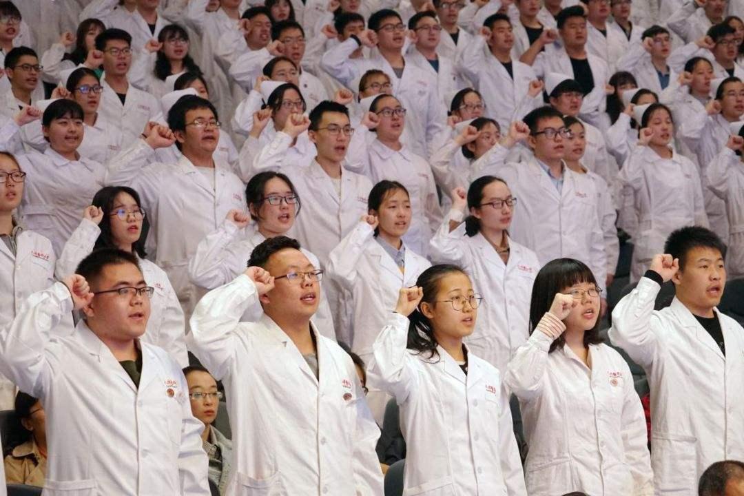 “就业太难了。”这是一位学生家长跟我聊天时，发自内心的一句感慨。他家孩子学