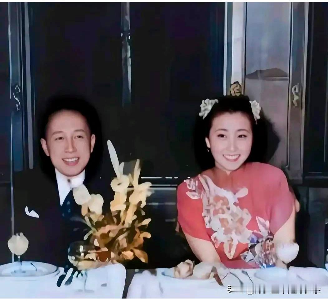 这是钱学森与蒋英在婚宴上的一张珍贵老照片，拍摄于一九四七年的上海和平饭店。这绝非