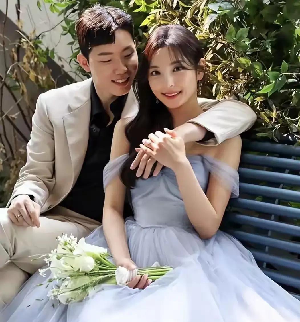 刚刚在巴黎夺冠，徐承宰的手机屏保，是女儿踩在沙滩上的小脚丫。荣誉巅峰与育儿屎尿