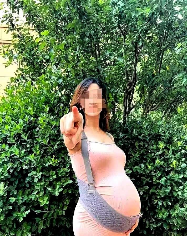 看到湖北那则新闻，脊背一阵发凉。八个月身孕，四次产检都说是“单活胎”，直到临盆