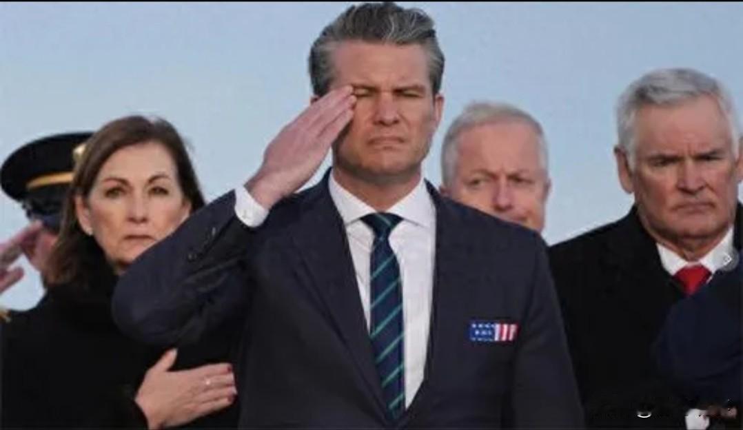 当地时间12月19日，美军联合约旦战机发起“鹰眼打击行动”，出动战斗机、攻击直升