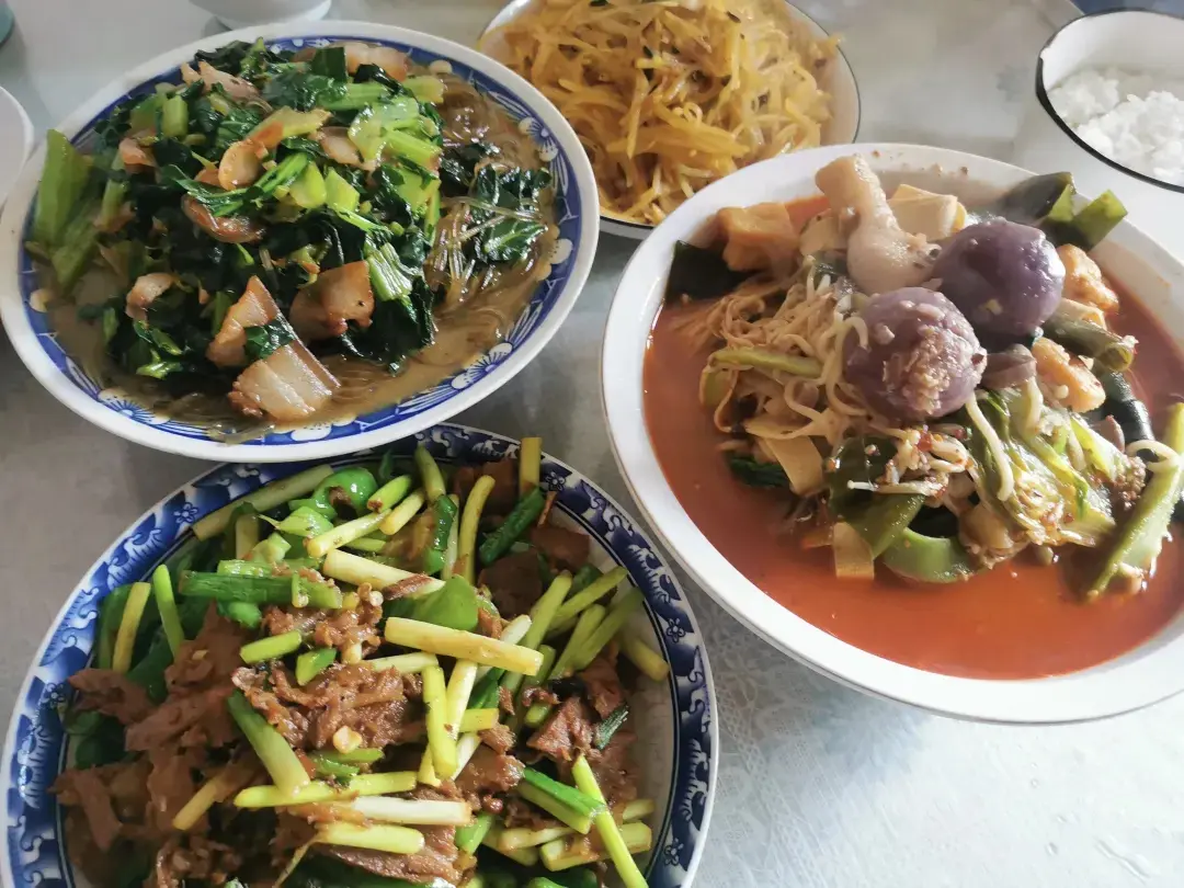 老妈做了四个菜，简单又好吃，都是爱的味道！