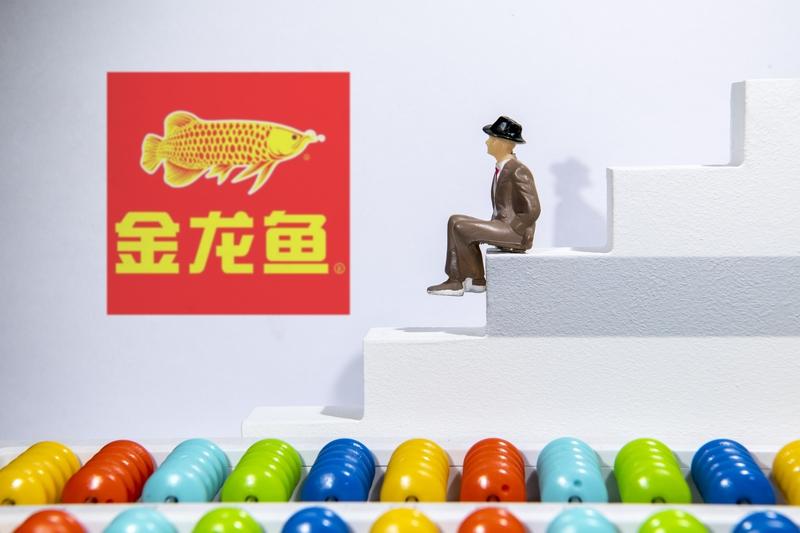 金龙鱼正遭遇“多事之秋”金龙鱼最近真是祸不单行，陷入“多事之秋”。先是和前湖北
