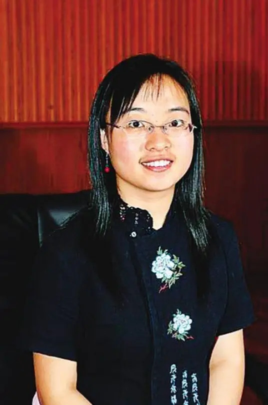 1999年，张艺谋捧红了农村女孩魏敏芝。拍完戏后，魏敏芝想进演艺圈，张艺谋却不同