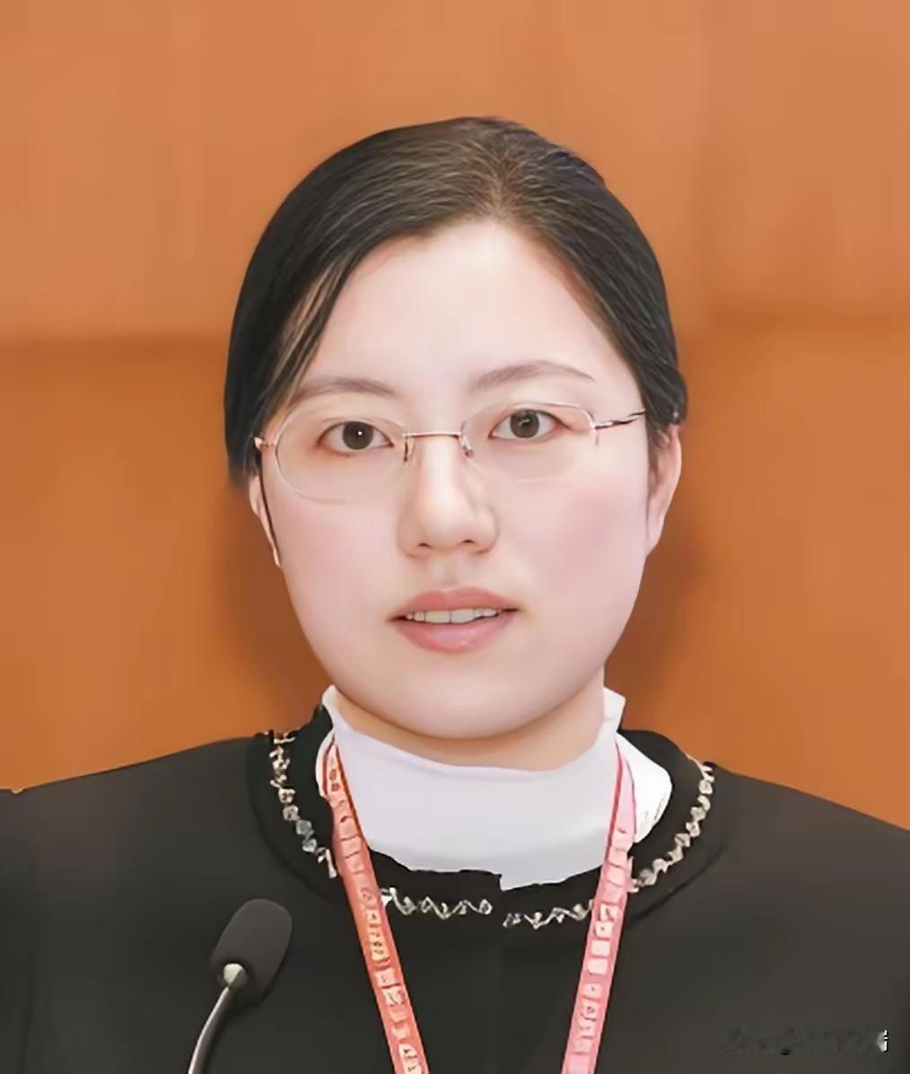 着实佩服！她叫艾玎，河南许昌走出的80后回族姑娘，北大医学博士，哥大顶尖研究员，