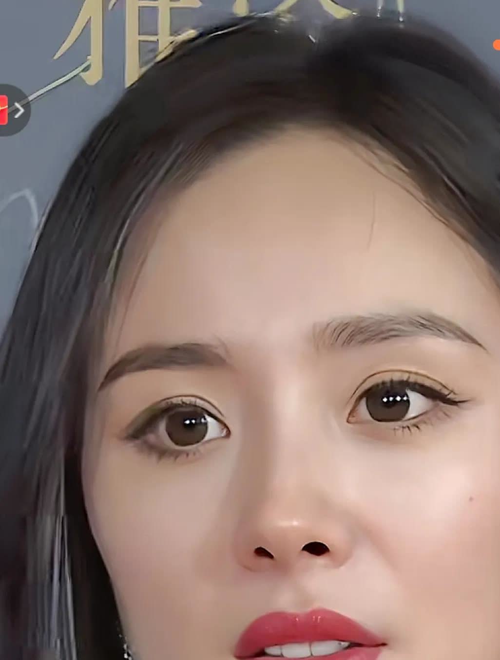 最喜爱杨幂了，眼睛好看，鼻子也好看，微微上翘的下巴更是好看。她不依赖绯闻，不
