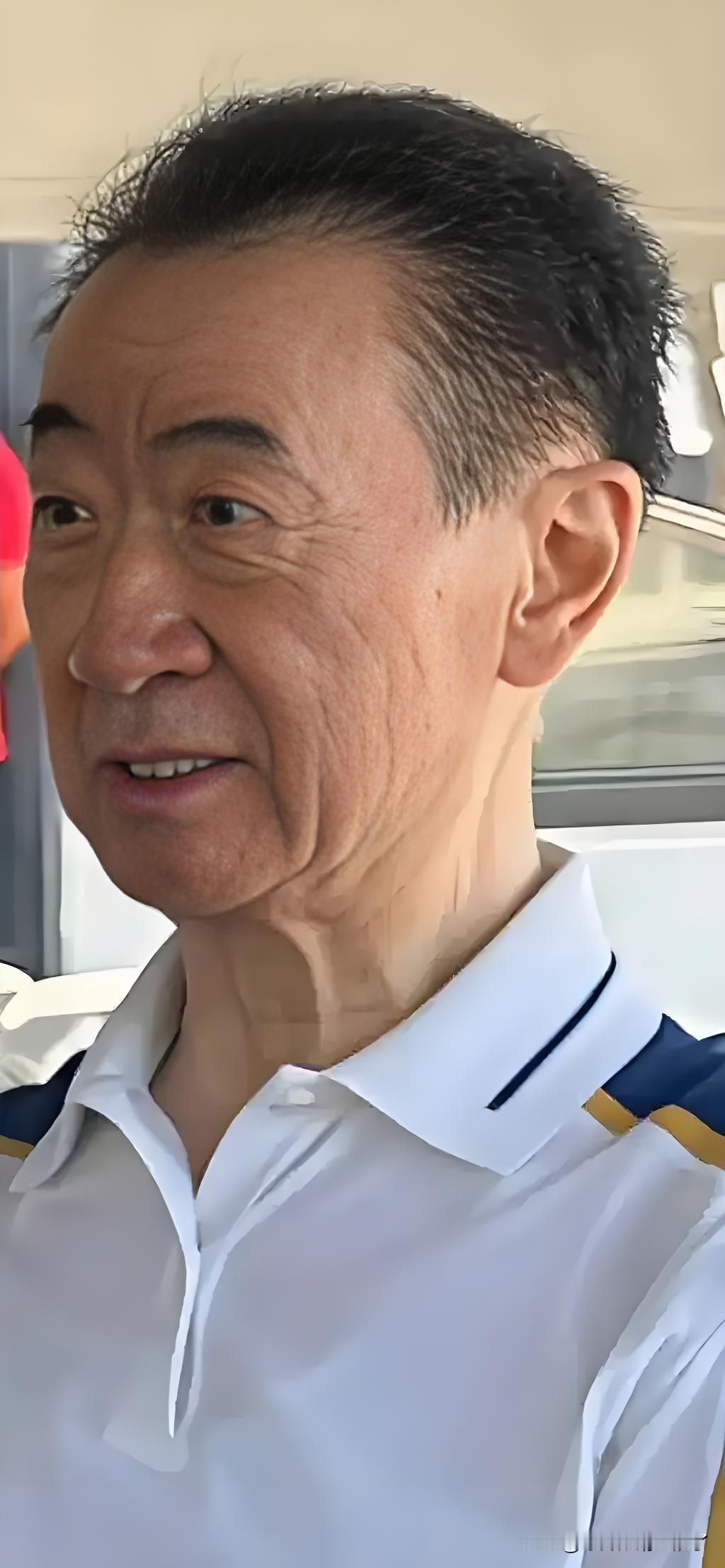他能安稳落地就是最好的结局了。他能把债务还清，然后平安抽身，这就是老王的最好结
