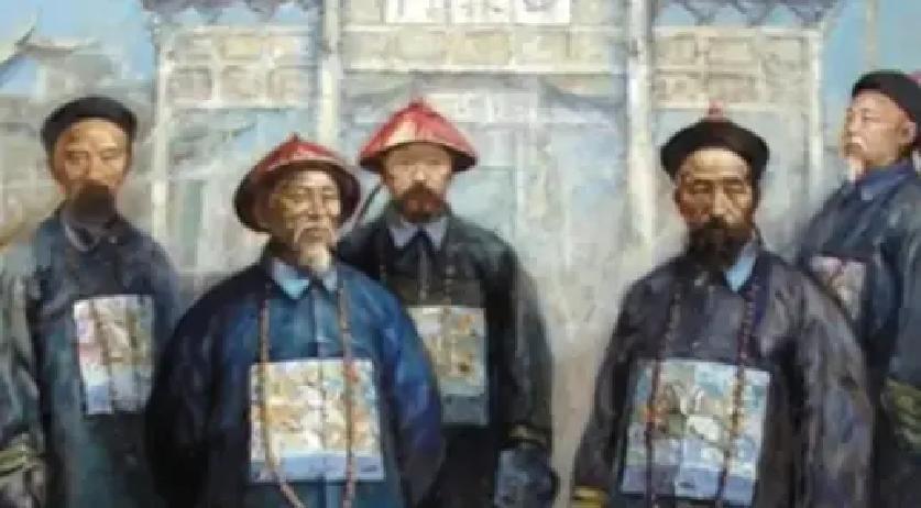 1872年，曾国藩去世，曾家正在举行葬礼时，曾国藩的死对头左宗棠送来一副挽联。众人一看内容，大惊失色
