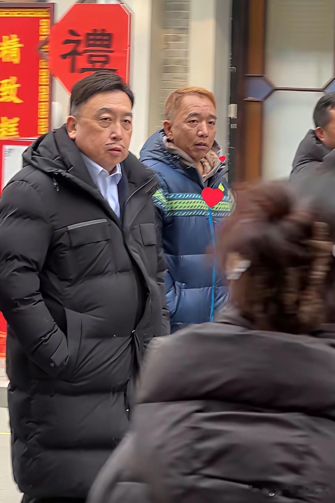 王晶旁边这个黄毛看着好眼熟，就是叫不出名字来。