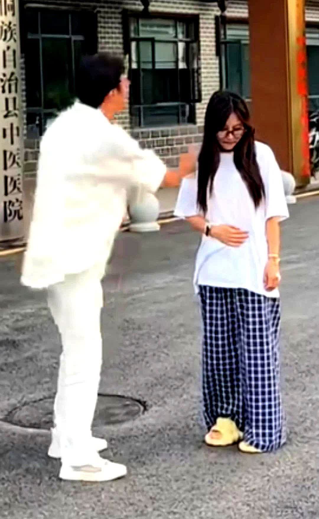 傻脸了吧！女子被男闺蜜劝说，去医院把孩子流掉，女子听信闺蜜的话，把孩子流