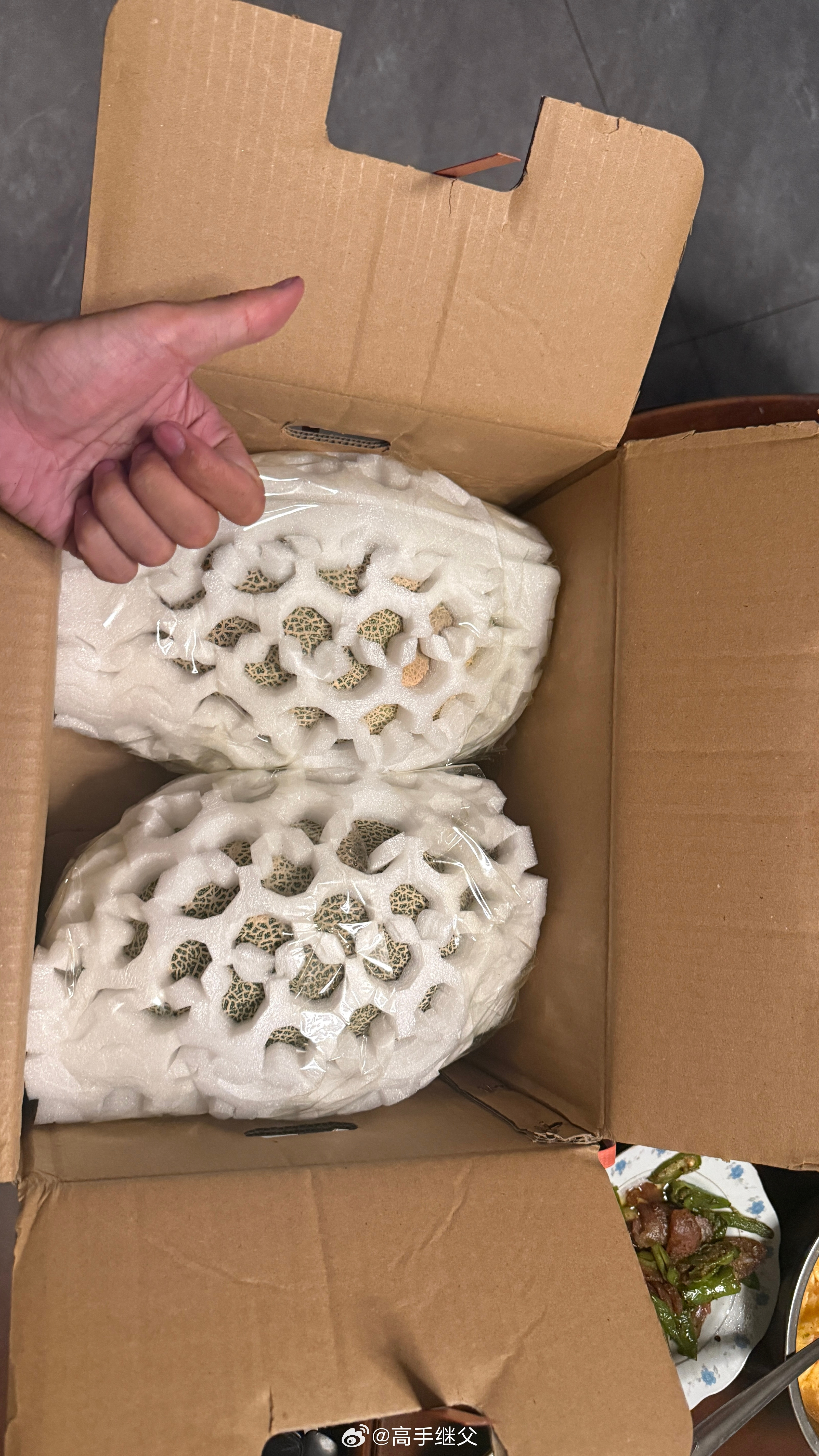 谢谢新疆的朋友给我寄的大哈密瓜。谢谢！