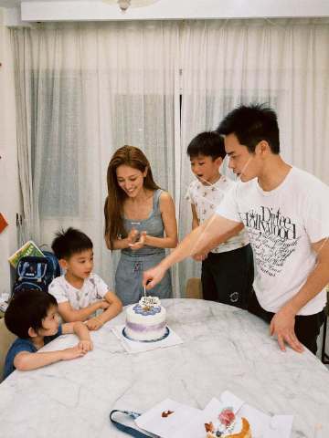 陈凯琳生日晒全家合照陈凯琳生日晒夫妻合照陈凯琳生日晒了和老公还有全家的庆生合照