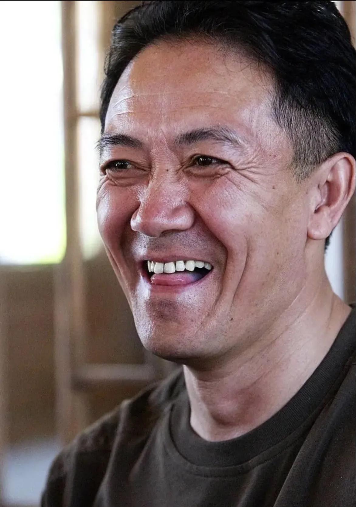 果然面相是不会骗人的不信你看看李幼斌都67岁了他父母还健在都95和98了，可