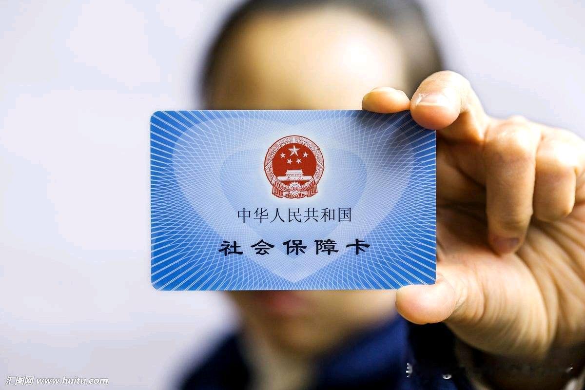 堂姐的50岁：一个“不交社保”的决定，让她多掏20万！堂姐今年50了，在汉正