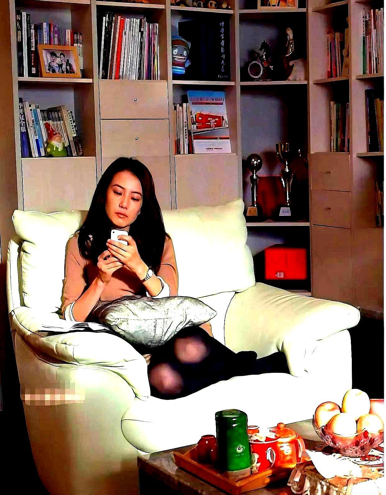 高圆圆又上热搜，这次靠一条黑丝。照片一出，20D哑光同款直接卖爆，30+姐