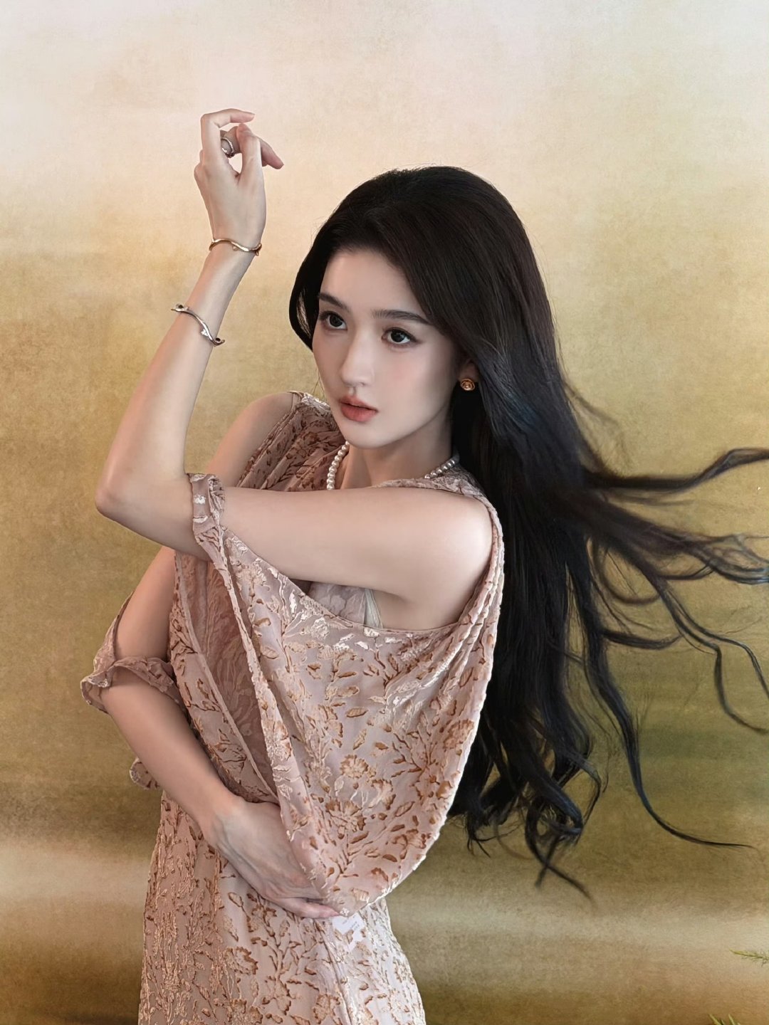 救命！诡秘你这美貌杀疯了！变美这么大的事居然不带我，快分享攻略补偿我！